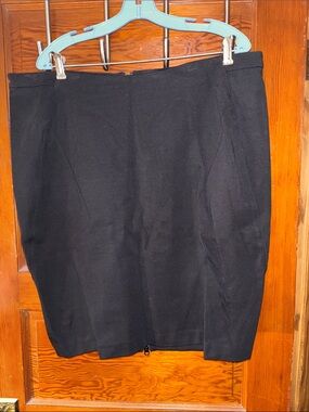 Women's Black Pencil Skirt — Tailored Office Essential